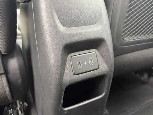 Used 2025 Hyundai Venue SEL FWD image 32