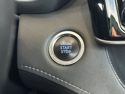 Used 2020 Toyota Highlander XLE image 26