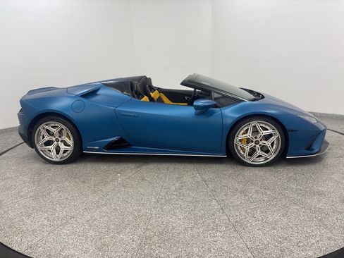 Used 2020 Lamborghini Huracan EVO RWD image 17
