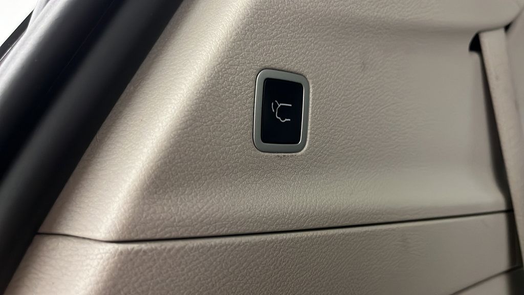 Used 2024 Chrysler Pacifica Touring-L FWD image 29
