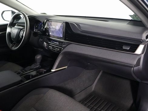 Used 2025 Toyota Camry LE image 9