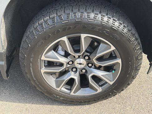 Used 2025 Chevrolet Silverado 1500 RST AWD/4WD image 12