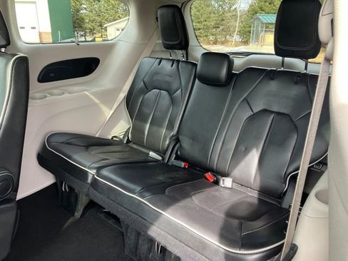 Used 2024 Chrysler Pacifica Limited image 22