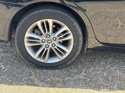 Used 2016 Toyota Camry SE image 5