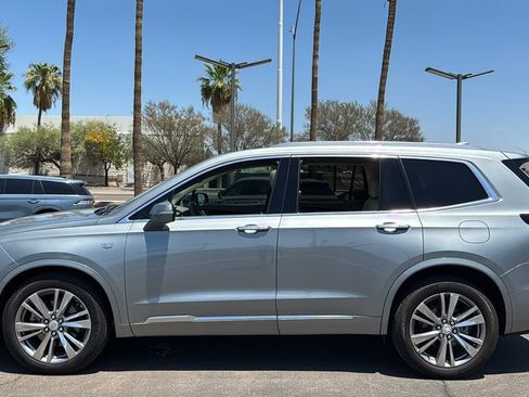 Used 2024 Cadillac XT6 Premium Luxury w/ Technology Package FWD image 4