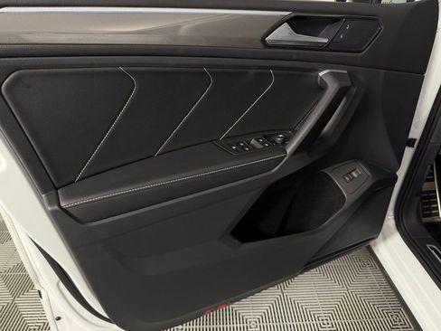 Used 2024 Volkswagen Tiguan SE R-Line image 25