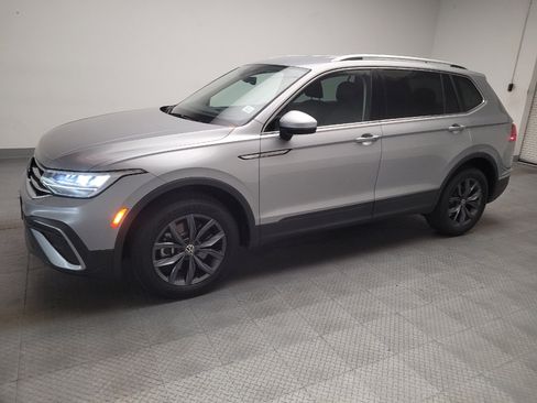 Used 2022 Volkswagen Tiguan SE FWD image 2