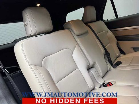 Used 2018 Ford Explorer XLT w/ Equipment Group 202A AWD/4WD image 21