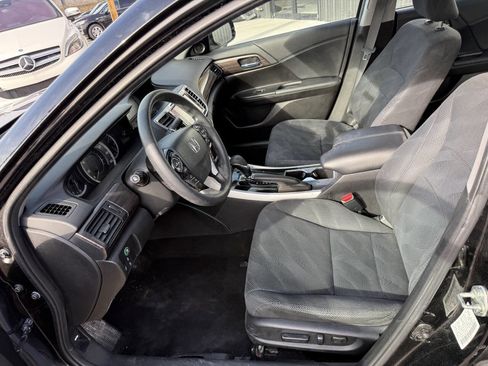Used 2017 Honda Accord EX image 19