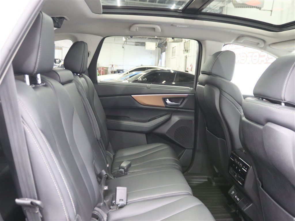 Used 2022 Acura MDX w/ Technology Package AWD/4WD image 24