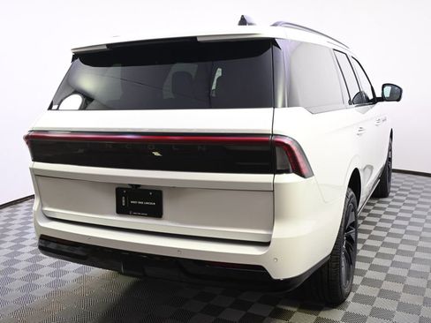 New 2026 Lincoln Navigator Reserve w/ Jet Appearance Package AWD/4WD image 6