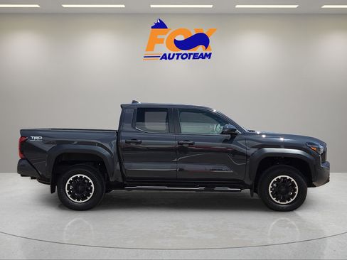 Used 2024 Toyota Tacoma TRD Off-Road AWD/4WD image 5