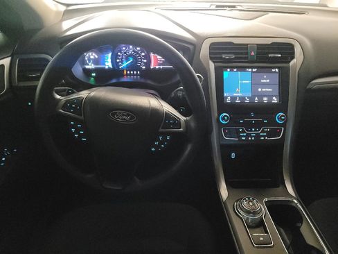 Used 2018 Ford Fusion SE w/ Fusion SE Technology Package FWD image 22