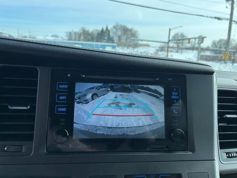 Used 2017 Toyota Sienna XLE image 12