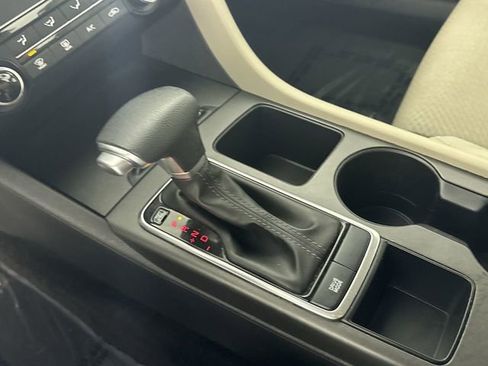 Used 2018 Kia Optima LX w/ 17" Alloy Wheels Package image 17