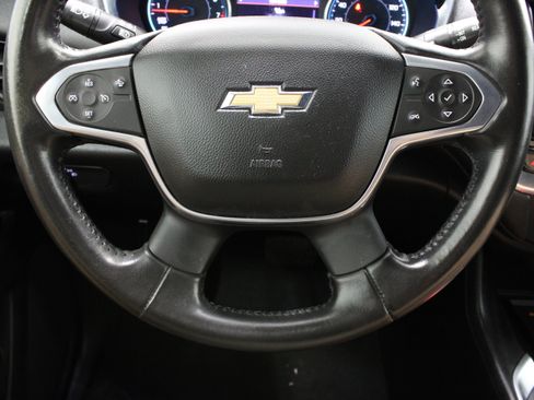 Used 2022 Chevrolet Traverse LT FWD image 25