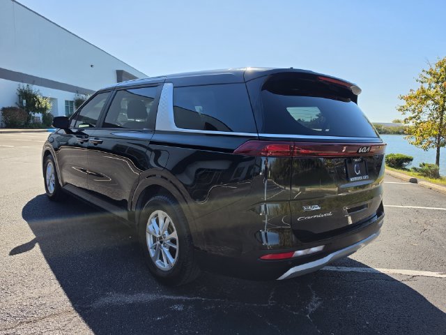 Used 2022 Kia Carnival LX FWD image 7