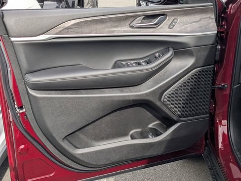 New 2025 Jeep Grand Cherokee L Limited image 5