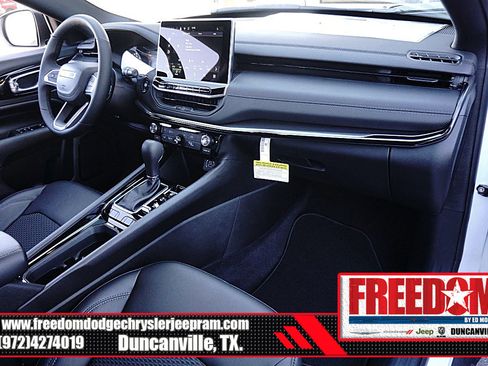 New 2026 Jeep Compass Latitude image 12