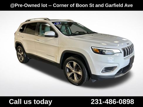 Used 2019 Jeep Cherokee Limited w/ Trailer Tow Group AWD/4WD image 8