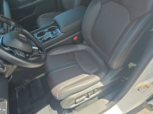 Used 2025 Honda Pilot Black Edition image 17