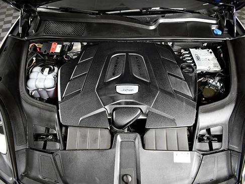 Used 2020 Porsche Cayenne image 43