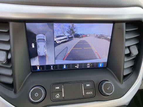 Used 2023 GMC Acadia SLT w/ Technology Package image 16