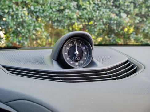 Used 2022 Porsche Taycan image 25