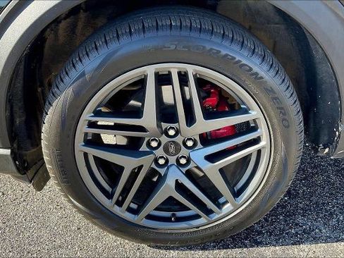 Certified 2025 Ford Explorer ST-Line w/ ST-Line Street Pack image 9