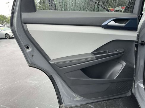 Certified 2024 Volkswagen Taos SE w/ Panoramic Sunroof Package FWD image 11
