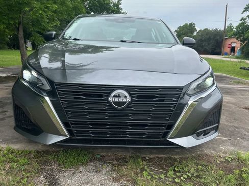 Used 2025 Nissan Altima 2.5 SV FWD image 6