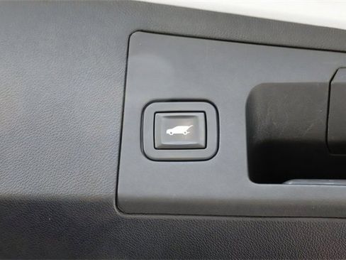 Used 2018 Cadillac XT5 Luxury w/ Driver Awareness Package image 5