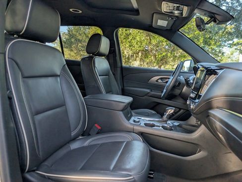 Used 2023 Chevrolet Traverse Premier image 17