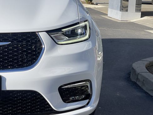 New 2026 Chrysler Pacifica Select image 6