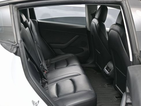 Used 2022 Tesla Model 3 Standard Range image 38