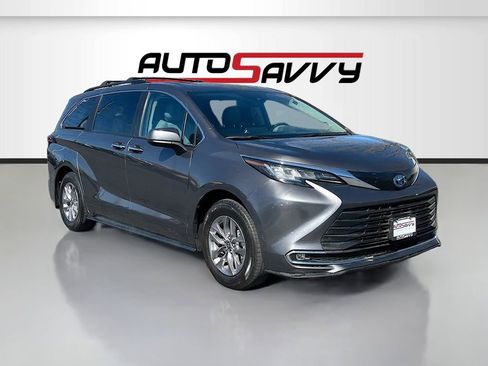 Used 2024 Toyota Sienna XLE w/ XLE Plus Package image 1