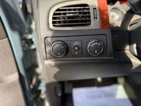 Used 2011 Chevrolet Avalanche LTZ image 21