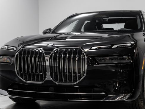 Used 2023 BMW i7 xDrive60 image 76