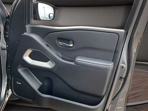 Certified 2024 Nissan Frontier SL w/ Technology Package image 23