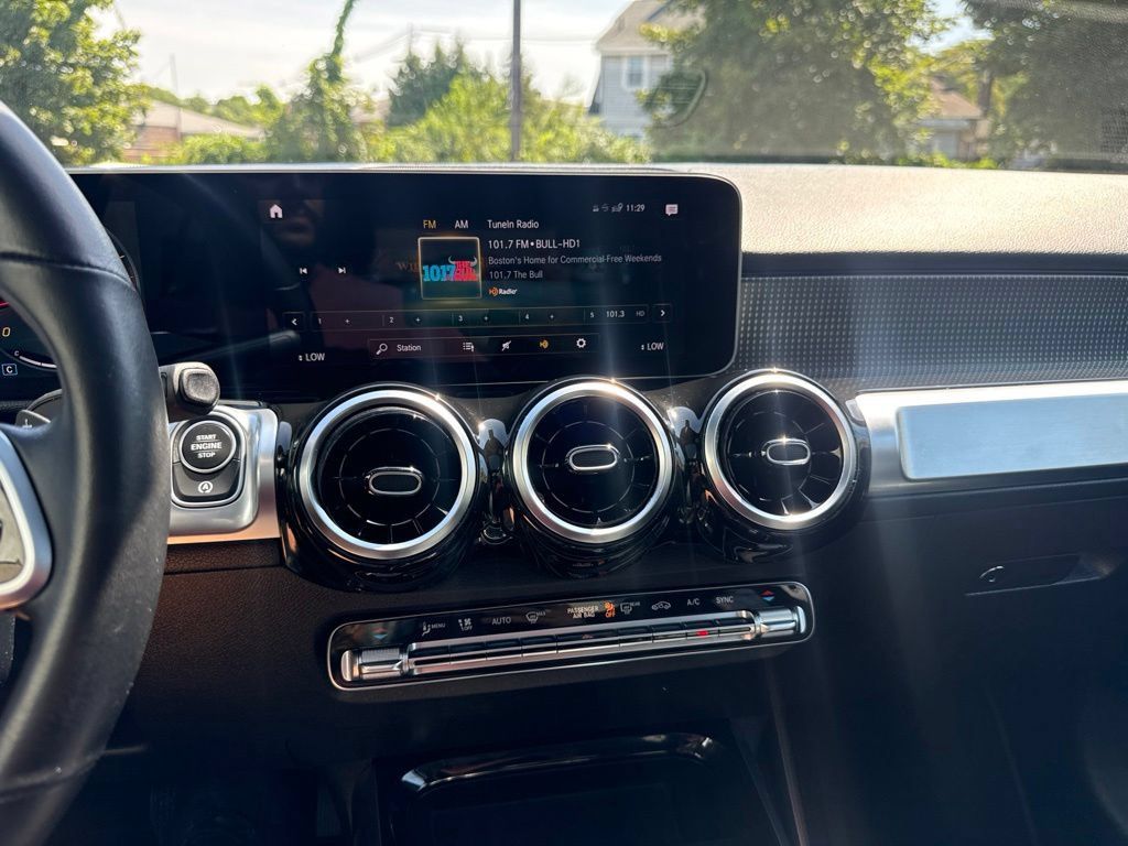 Used 2021 Mercedes-Benz GLB 250 4MATIC image 28