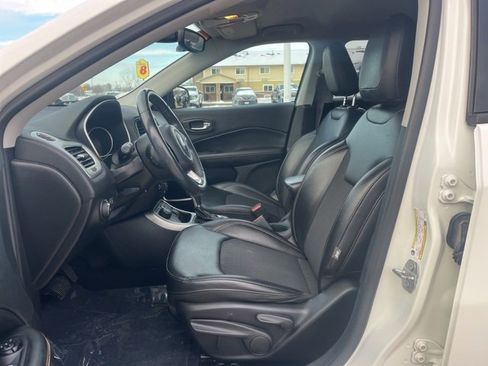 Used 2019 Jeep Compass Latitude image 12