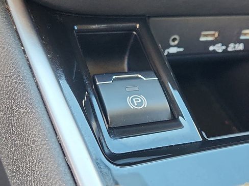 Used 2020 Subaru Outback Premium image 26