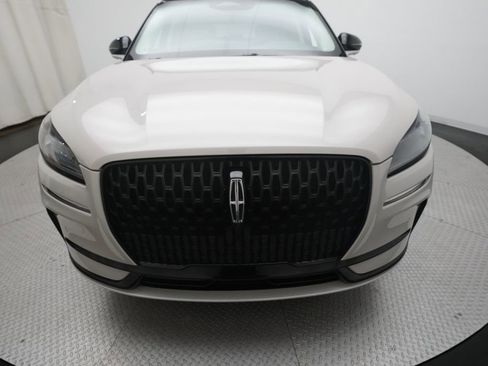 Used 2023 Lincoln Corsair Standard w/ Equipment Group 101A image 4