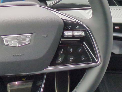 New 2025 Cadillac Optiq Luxury 1 image 16