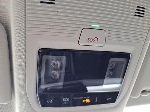 New 2025 Volkswagen Tiguan SE image 17