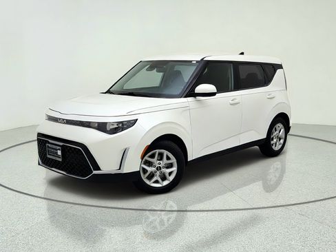 Used 2023 Kia Soul LX w/ Option Group 015 FWD image 1