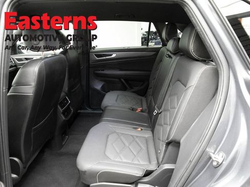 Used 2024 Volkswagen Atlas Cross Sport SE FWD image 19