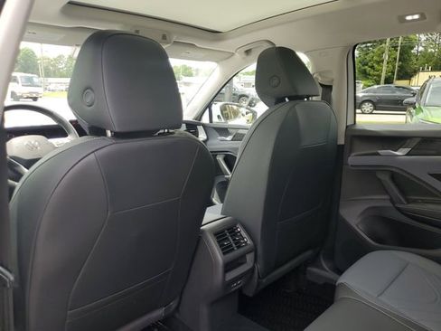 Certified 2025 Volkswagen Tiguan SE w/ Panoramic Sunroof Package FWD image 11