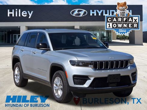Used 2025 Jeep Grand Cherokee Laredo X RWD image 1