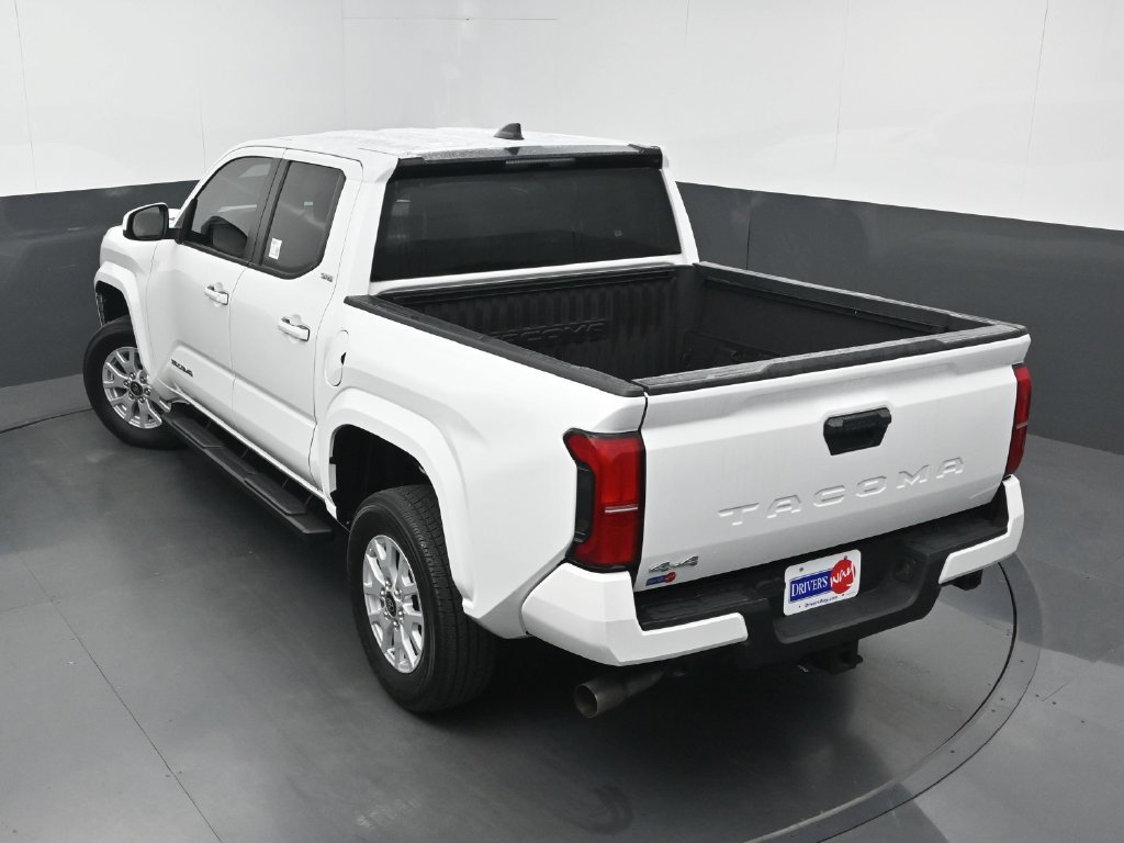 Used 2024 Toyota Tacoma SR5 AWD/4WD image 33